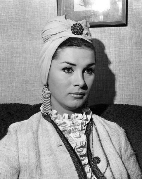 Burou Ο γιατρός που βοήθησε εκατοντάδες τρανς γυναίκες στην